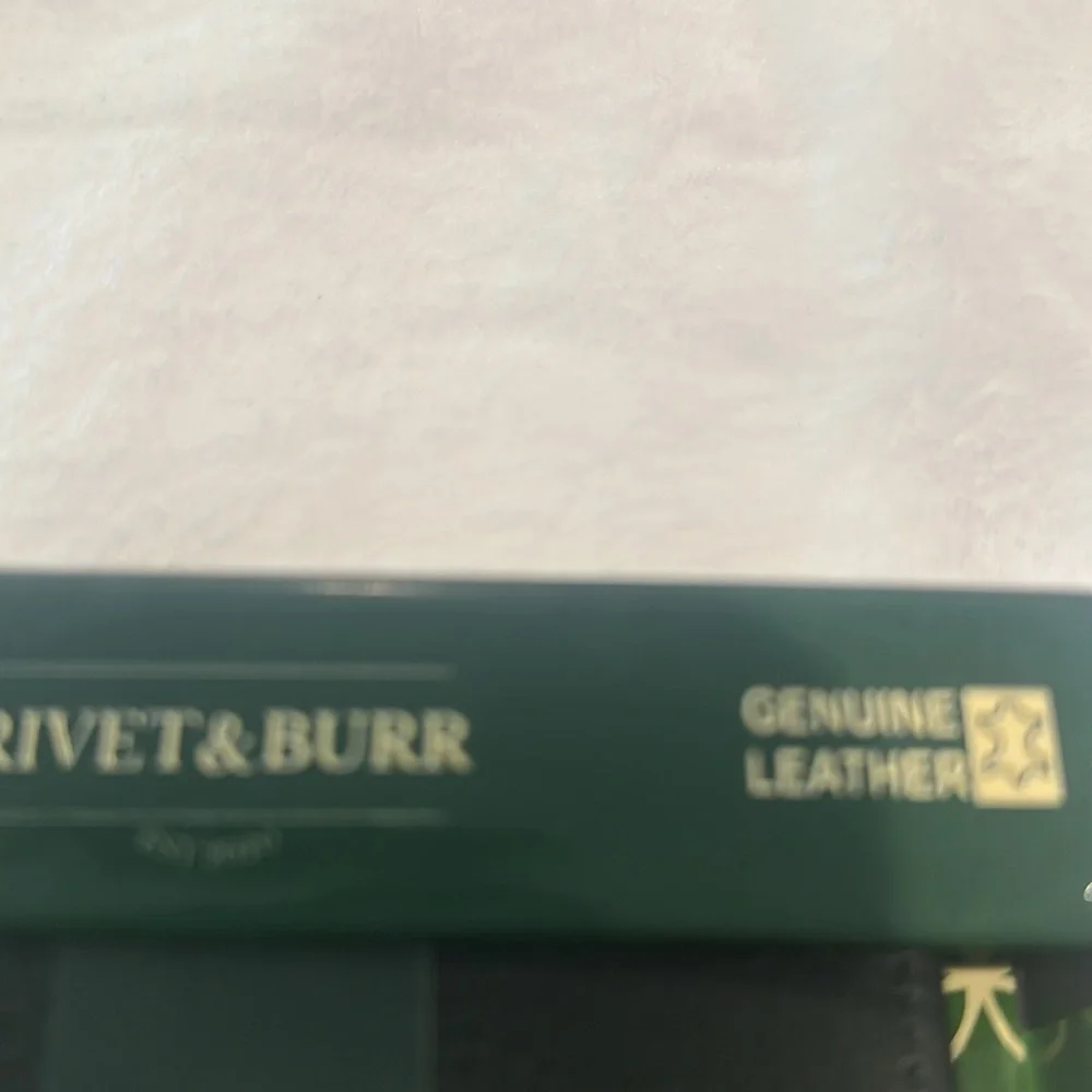 Rivet & Burr Black Genuine Leather Bi-Fold w/overlap RFID Blocket Wallet.